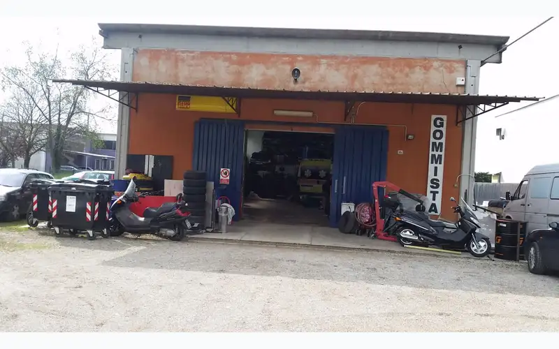 Foto dell'officina Gomme Auto Moto Service S.n.c.