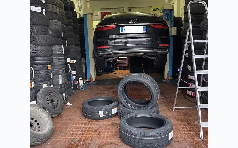 Foto dell'officina Gomme Service di Hakim Badaoui