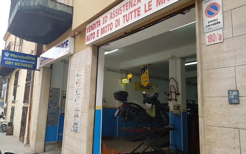 Foto dell'officina Gomme Service di Sarcone Giovanni