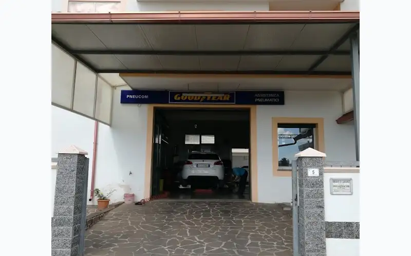 Foto dell'officina Gommista Centro Collaudi Pneucom