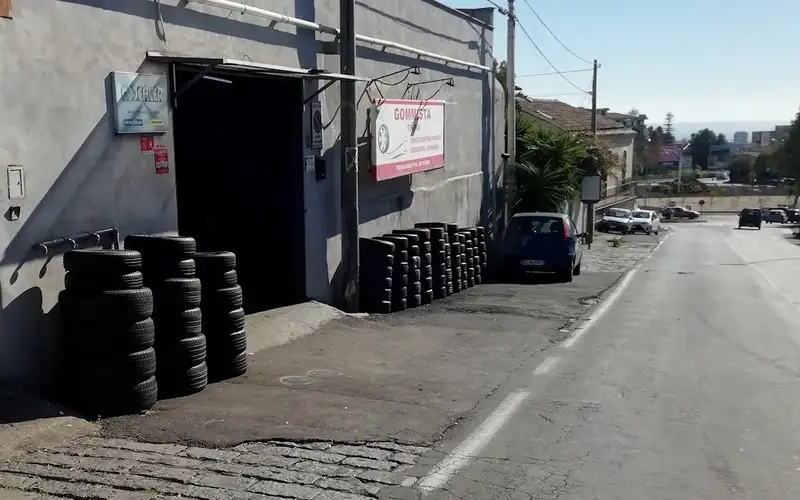 Foto dell'officina Gommista Tirendi