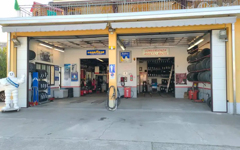 Foto dell'officina Guaraldi Pneumatici - Mastro Michelin
