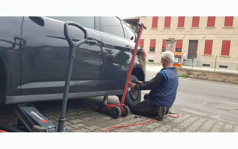 Foto dell'officina Guizzardi Dino