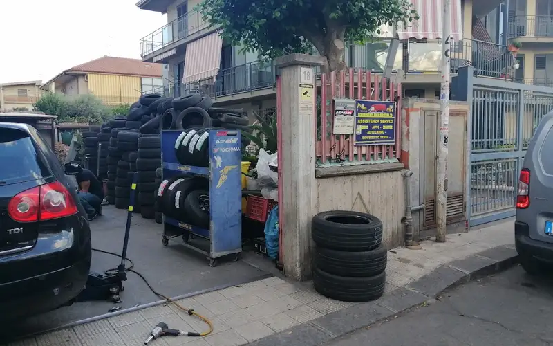 Foto dell'officina Guzzetta Alfio