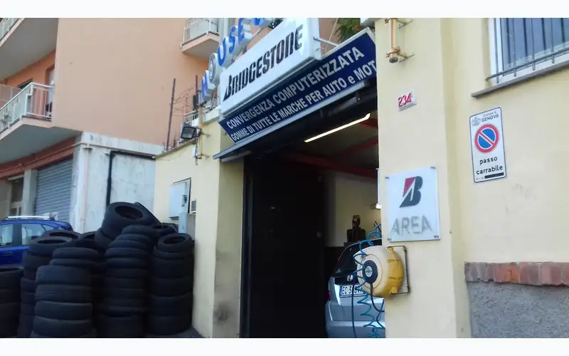 Foto dell'officina House Gomme 2 S.r.l.