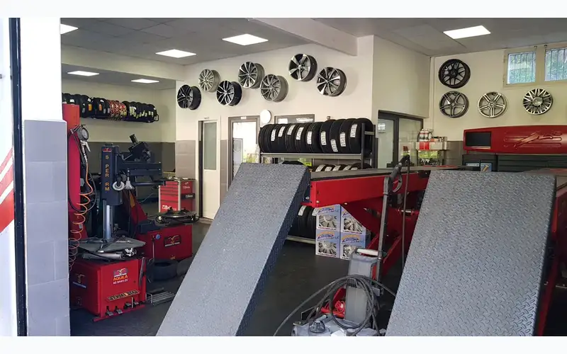 Foto dell'officina Ischia Gomme S.a.s.