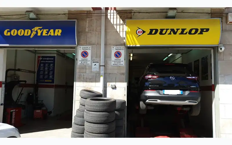 Foto dell'officina Jonica Pneumatici Taranto