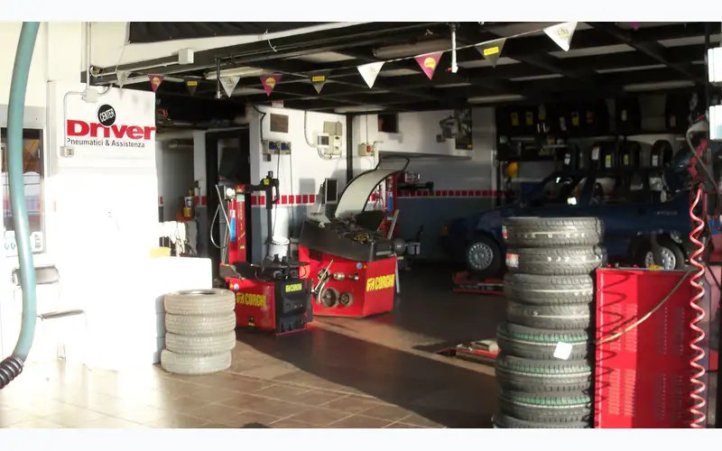 Foto dell'officina Landi Gomme S.n.c.