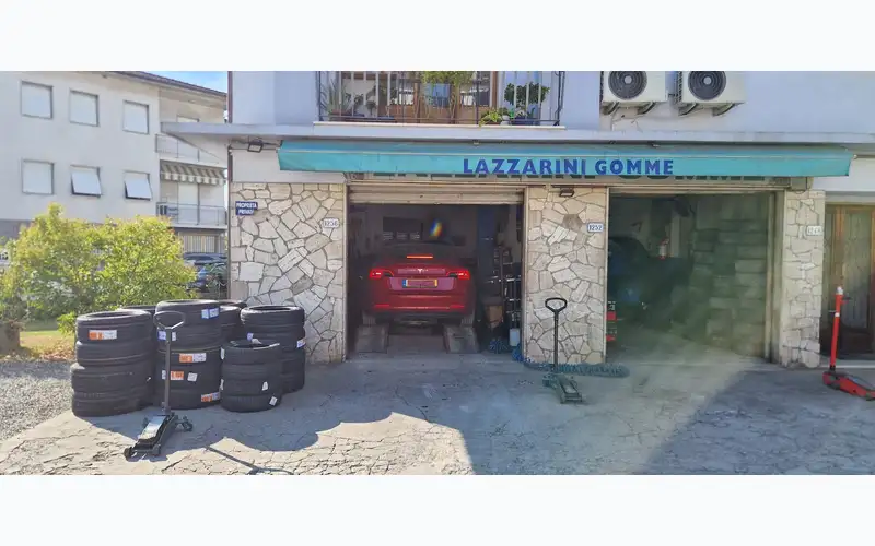 Foto dell'officina Lazzarini Gomme - Lucca
