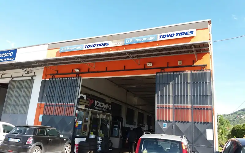 Foto dell'officina Li.Ri Pneumatici S.n.c.