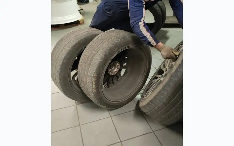 Foto dell'officina Luretta Gomme Di Enzo Garbolati E C. S.n.c.