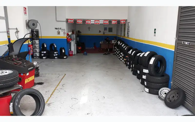 Foto dell'officina L.Z. Gomme S.n.c.