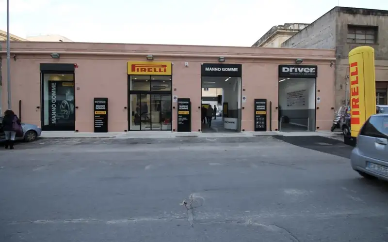 Foto dell'officina Mannogomme S.n.c.