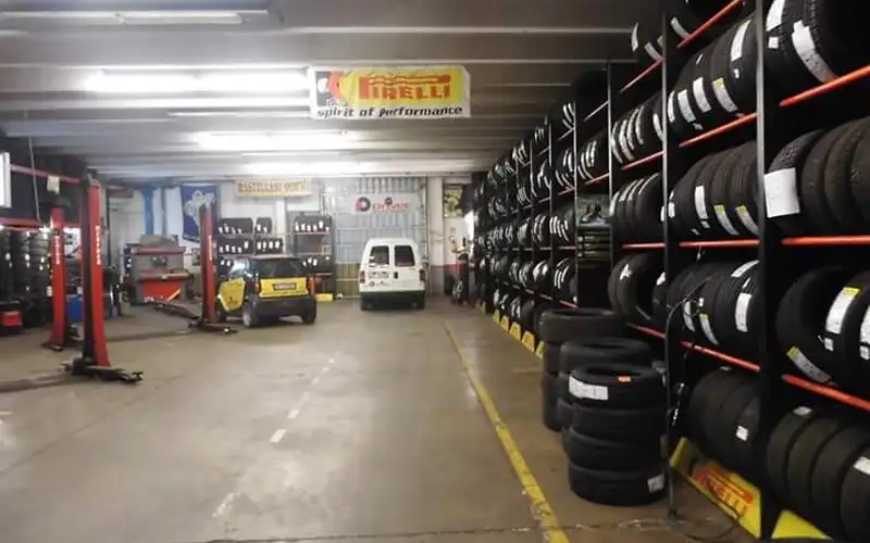 Foto dell'officina Mastellari Gomme di De Tuglie Alessandro