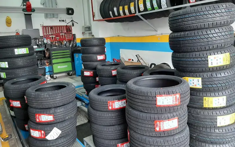 Foto dell'officina Matteo Gomme