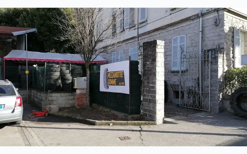 Foto dell'officina Mezzanotte Gomme