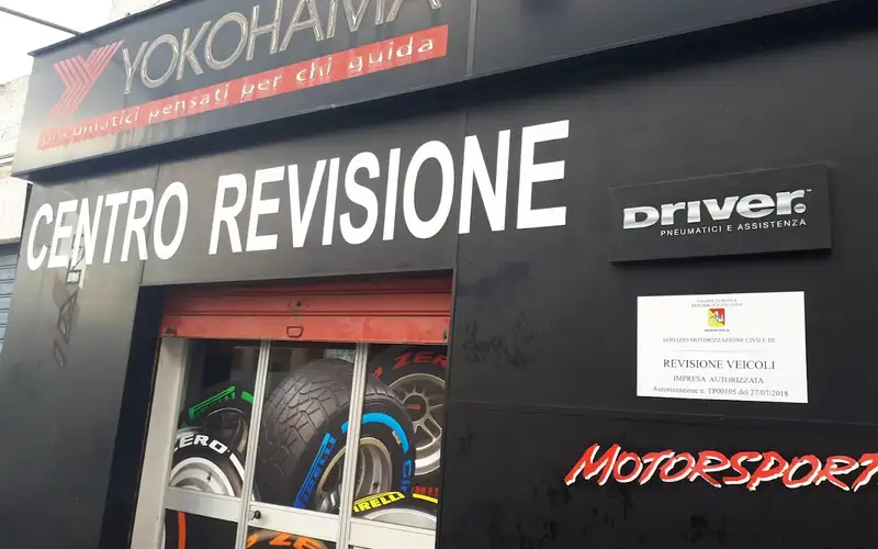 Foto dell'officina M.W. Gomme S.n.c.