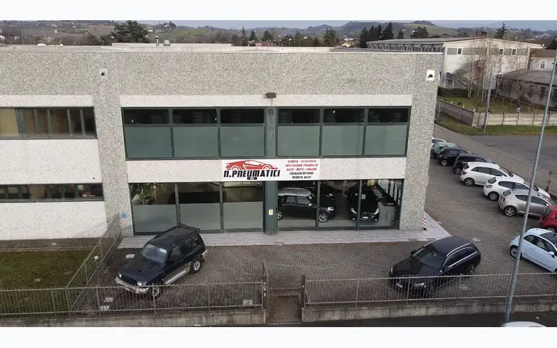 Foto dell'officina N. Pneumatici S.r.l.