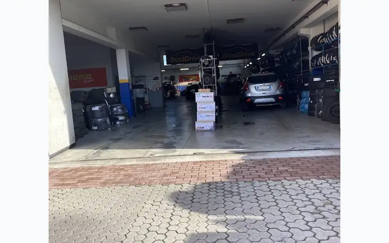 Foto dell'officina Novi Gomme S.r.l.