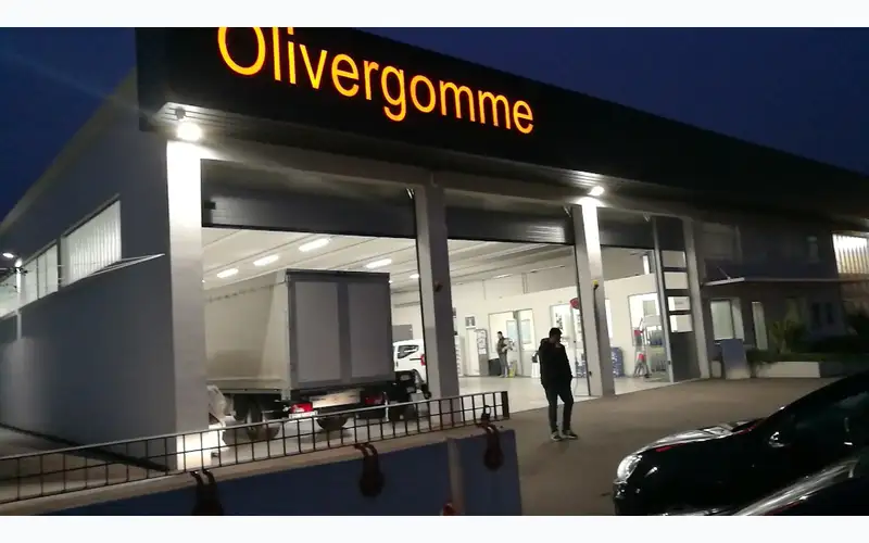 Foto dell'officina Oliver Gomme