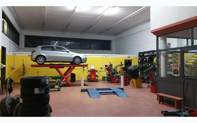 Foto dell'officina Pau Gomme Di Pau Paolo