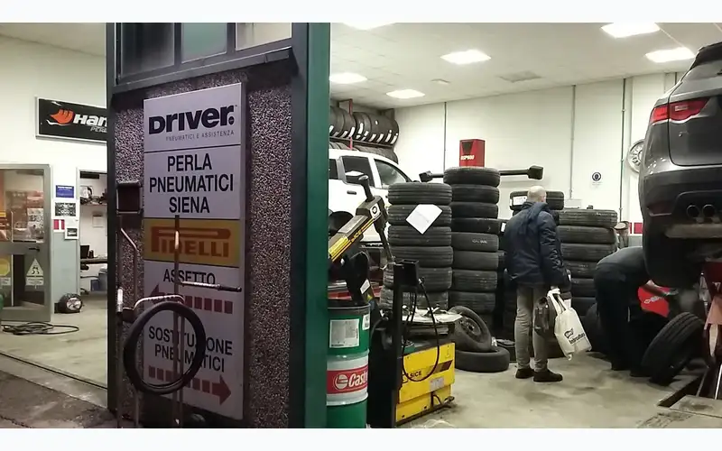 Foto dell'officina Pearl Siena S.r.l. Tires Pirelli Drivers Center