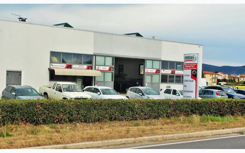 Foto dell'officina Perrina Gomme