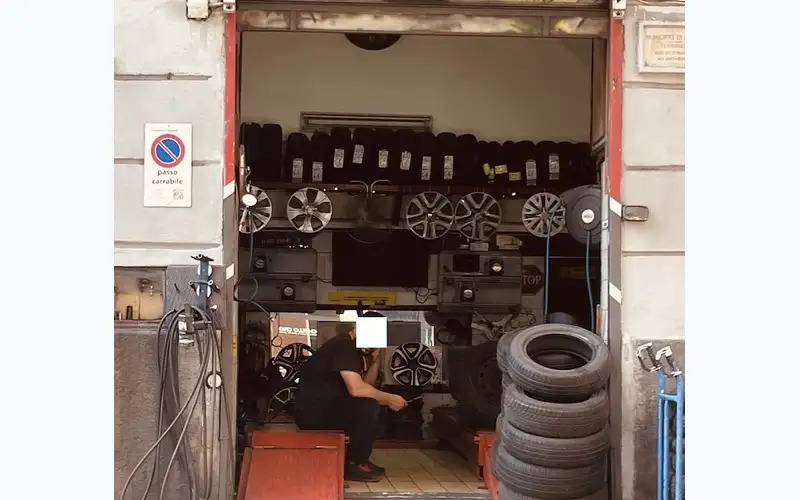 Foto dell'officina Pit Stop Piedigrotta
