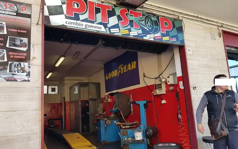 Foto dell'officina Pit-Stop Cambio Gomme Di Pasquale Garofalo