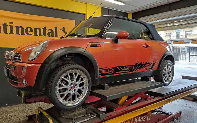 Foto dell'officina PitStop Service Pneumatici