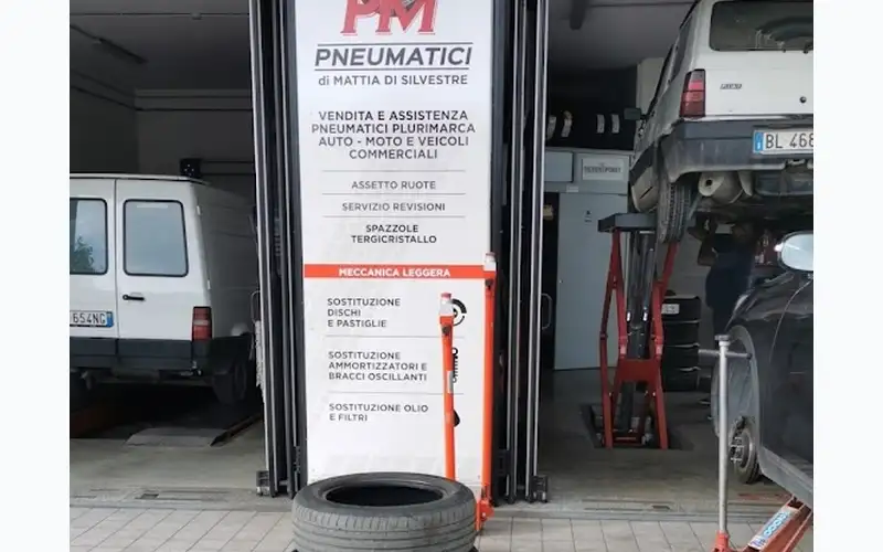 Foto dell'officina Pm Pneumatici di Mattia di Silvestre