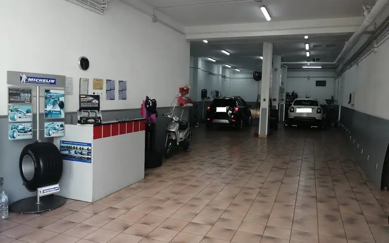 Foto dell'officina Pneu Brin Di Lusito Nicola - Driver Center Pirelli Brindisi