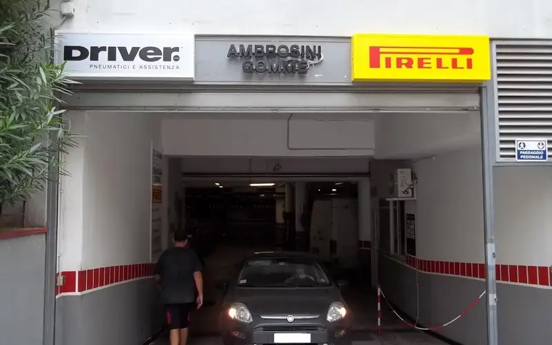 Foto dell'officina Pneumatici Convenienza - Driver Center Pirelli