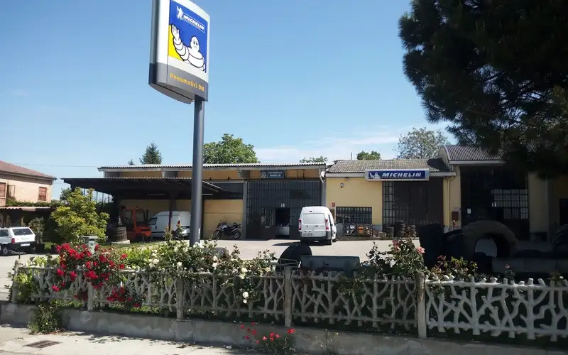 Foto dell'officina Pneumatici Dm di Deambrosis Maurizio