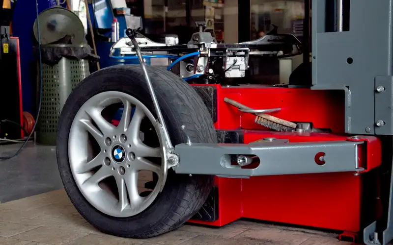 Foto dell'officina Pneumatici Mari Andrea & C.