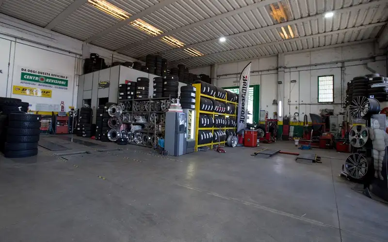 Foto dell'officina Pneumatici Riviello S.r.l. - Mastro Michelin
