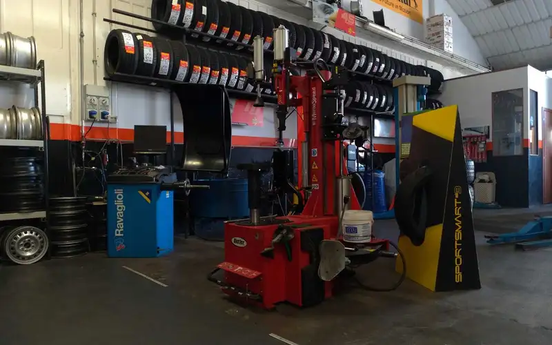 Foto dell'officina Pneumatici Service Pinerolo