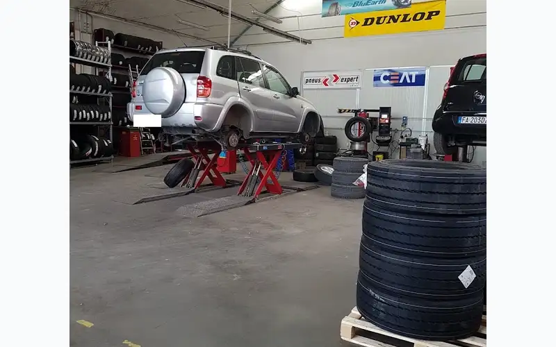 Foto dell'officina Pneus Car S.r.l.