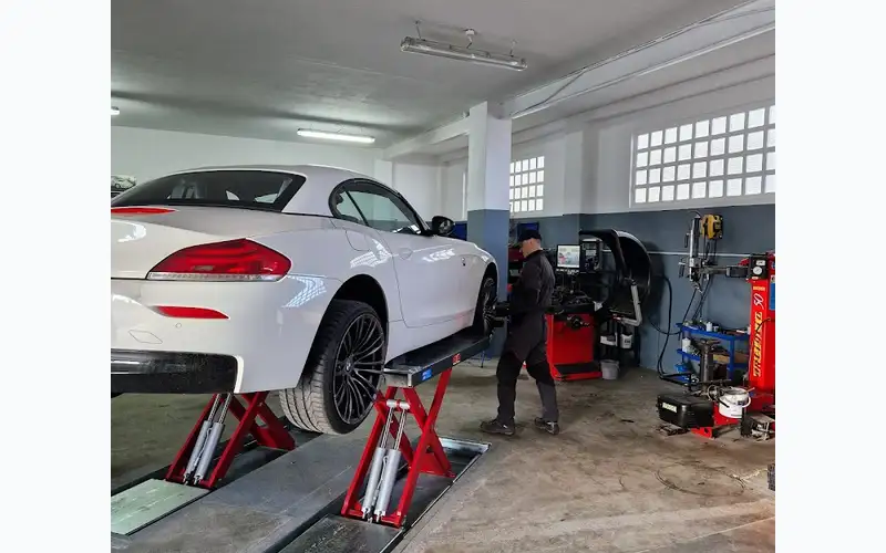 Foto dell'officina Pneus Center