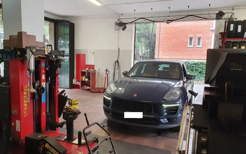 Foto dell'officina Pneus Centro di Karaj Diamant