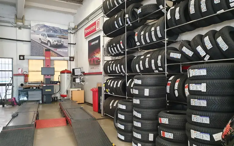 Foto dell'officina Pneus Elite - Mastro Michelin