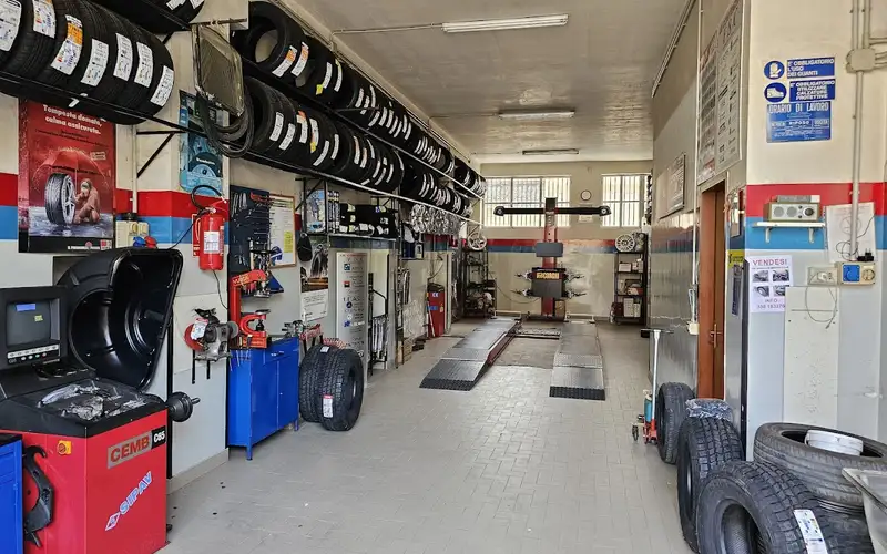 Foto dell'officina Pneus Expert Centro Gomme Di Riggi Giuseppe