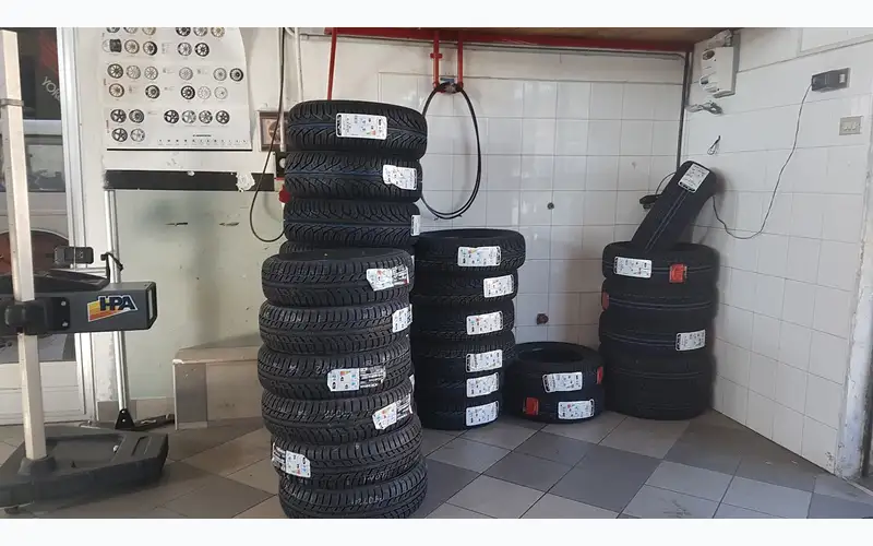 Foto dell'officina Pneus Expert Prosperino S.n.c.