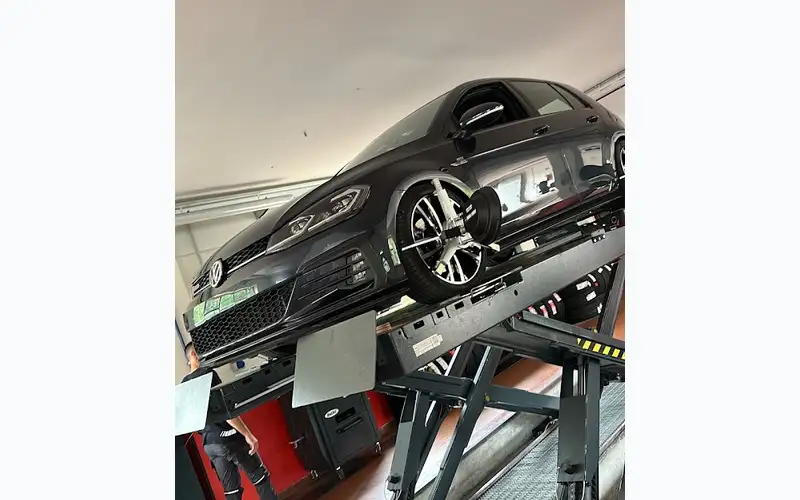 Foto dell'officina Pneus & Service S.r.l.