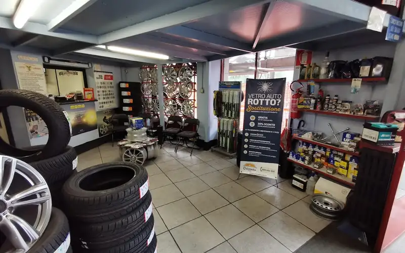 Foto dell'officina Pneus Sofia Car Service S.r.l.