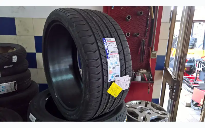 Foto dell'officina Pneus World