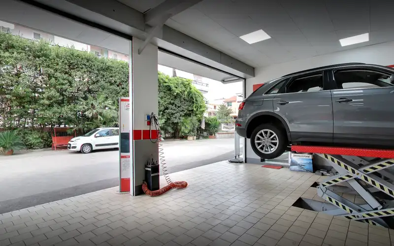 Foto dell'officina Pneuservice 2000 S.r.l.