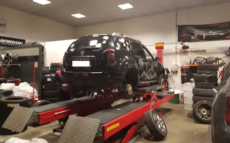 Foto dell'officina Pneusservice 2 S.r.l.