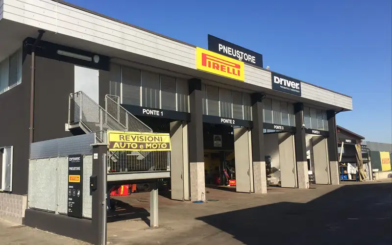 Foto dell'officina Pneustore S.r.l.