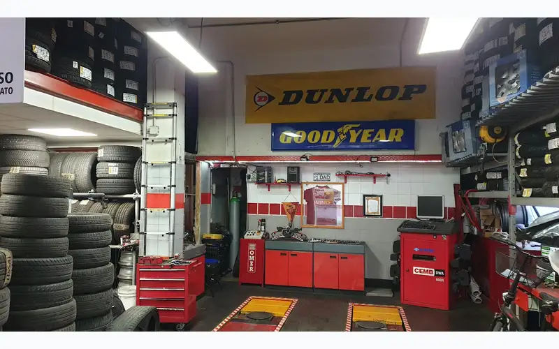 Foto dell'officina Pompioni Gomme - Driver Center Pirelli Roma